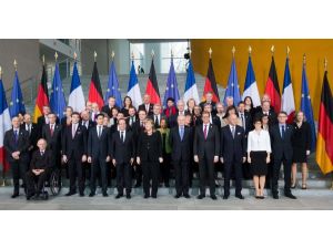 Merkel - Hollande Berlin’de Avrupa’nın Ekonomisini Konuştu