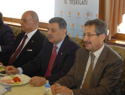 Pakdil: Türkiye bir istikrar yaşıyor