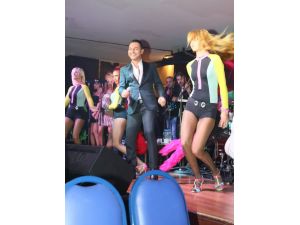 Hadise Uludağ’da Üniversitelileri Coşturdu