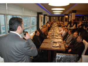 Ak Parti’ye Gönül Verenler Kahvaltıda Buluştu