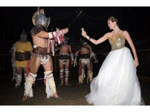 Gladyatörler Ve Mankenler Aynı Arenada