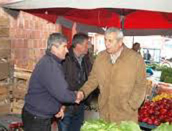 CHP’li Adaylar Pazar Esnafını Ziyaret Etti