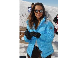 Avşar Ve Kızı Uludağ’da Stres Attı