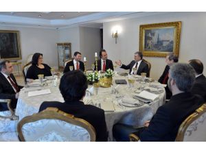 Cumhurbaşkanı Gül, Sosyal Medyanın Önemli İsimlerini Çankaya Sofrasında Ağırladı