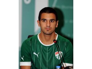 Aziz Behiç, Bursasporla 3,5 Yıllık Sözleşme İmzaladı