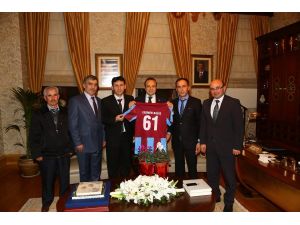 Fenerbahçeli Bakana Trabzonspor Forması