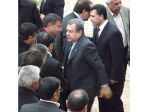 Bakan Gülerden Eski Milletvekilinin Ailesine Taziye Ziyareti