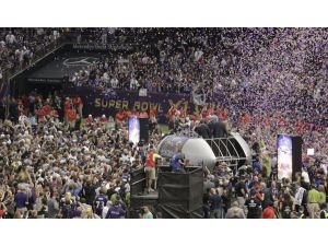 Amerikan Futbolu Finalinde Elektrik Kesintisi Şoku