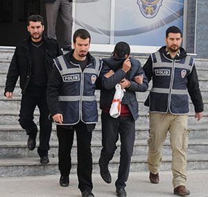 “Siparişçi Dolandırıcıyı” Yürüyüşü Ele Verdi