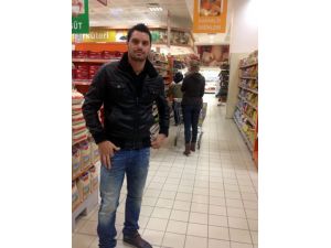 Pinto Kız Arkadaşıyla Alışverişte