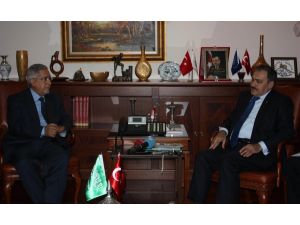 Bakan Eroğlu, Suudi Arabistan Enerji Ve Su Bakanı El Hüseyni İle Bir Araya Geldi