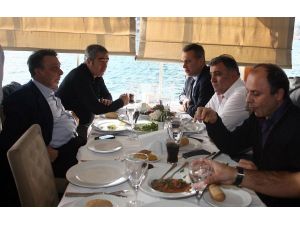 Fikret Orman Ve Futbol Takımı, Birlik Beraberlik Yemeği Yedi