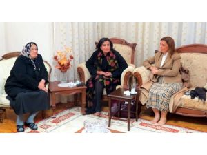 (Özel Haber) Nimet Baş Hamidonun Eşini Ziyaret Etti