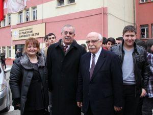 Milli Eğitim Bakanı Avcıdan Öğrencilere Tablet