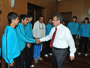 Liseli Voleybolculardan Ziyaret