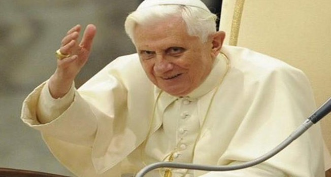 Yüzüğü Çekiçle Kırılacak