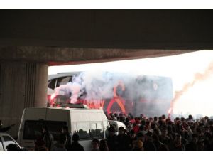 Galatasaray İzmirde Coşkuyla Karşılandı