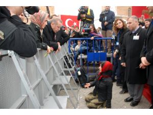 Başbakan Engelli Genç Kıza İş Sözü Verdi