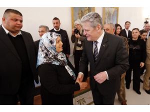 Alman Cumhurbaşkanı, Acılı Türk Babayı Teselli Etti