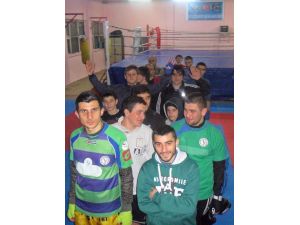 Rizeli Muay Thai’ciler Madalya Peşinde