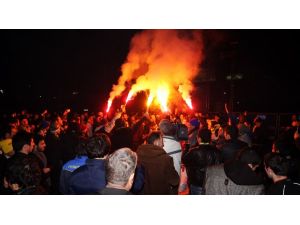 Fenerbahçe Taraftarı, Takımını Yalnız Bırakmadı