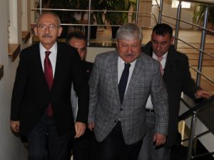Kılıçdaroğlu, Antalya Büyükşehir Belediyesini Ziyaret Etti