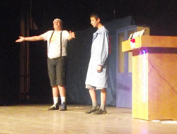 Tiyatro Oyunu İlgiyle İzlendi