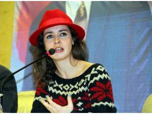 Pelin Batu Sevenleri İle Buluştu