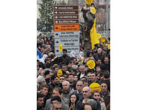 Diyarbakır’da Anadil Mitingi Düzenlendi