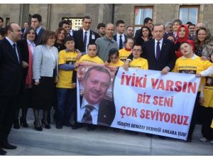 Başbakan Erdoğan’a Engelli Çocuklardan Doğum Günü Sürprizi