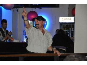 Bir Sms İle Destek Bekliyor