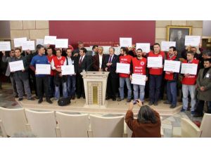 Chp’li Vekiller Bosch İşçileriyle Birlikte Tbmm’de Açıklama Yaptı