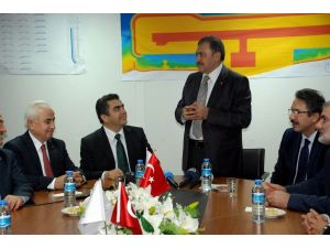 Bakan Eroğlu, Havaalanı İnşaatını İnceledi