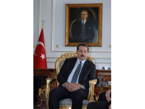 Bakan Çelik: “milletimiz İktidara ‘kronik Sorunları Çöz’ Diyor”