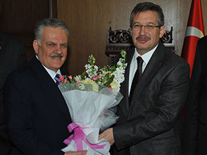 Muhasebecilerden Başkan Poyraz’a Çiçek