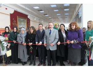 Kadınlar Günü İçin Hat Sanatı Sergisi