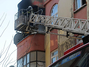 Apartmanda Çıkan Yangın Korkuttu 