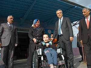 Kapak Toplamakla 102 Engelliyi Sevindirdi