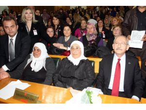 Chp Genel Başkanı Kılıçdaroğlu, Kürsüyü Kadın Çiftçilere Teslim Etti