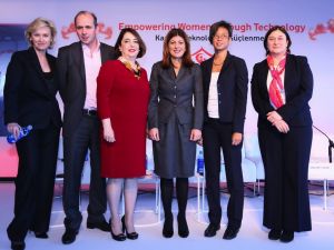 Türkiye Vodafone Vakfı’nın “teknolojide Kadın Hareketi” Projesi Dünyaya Tanıtıldı