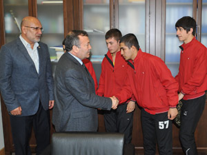 Güreşçiler 9 Madalya İle Döndü