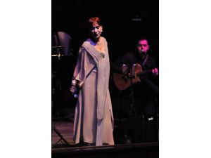 Leman Sam Mersinli Hayranlarıyla Buluştu