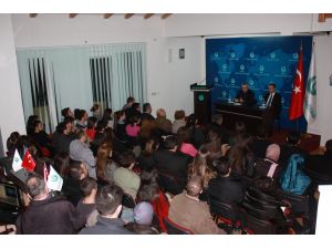 Kosova’lı Öğrencilerden Türkiye Tarafından Verilen Lisansüstü Bursları Bilgilendirme Toplantısına Yoğun İlgi