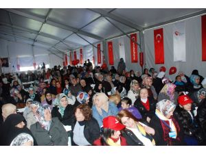 Kadınlar Başbakan Erdoğan’ı Bekliyor