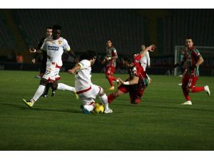 Göztepe - Karşıyaka Derbisinin Tarihi Değişti