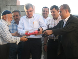 Gazeteci Mehmet Fiskeci, Güvenç’i eliyle besledi