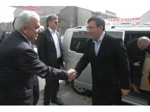 Bakan Yılmaz Toplantı Sırasında Depreme Yakalandı