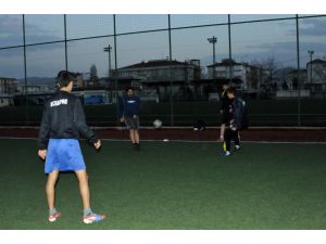 Fenerbahçeli Eski Futbolcu Faruk, Yeşil Sahalara Döndü