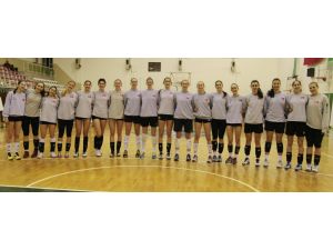 Yıldız Kızlar Voleybol Milli Takımında Tempo Arttı