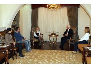 Kktc’deki Sevimli Dostlar Derneği’nden Cumhurbaşkanı Eroğlu’na Teşekkür Plaketi